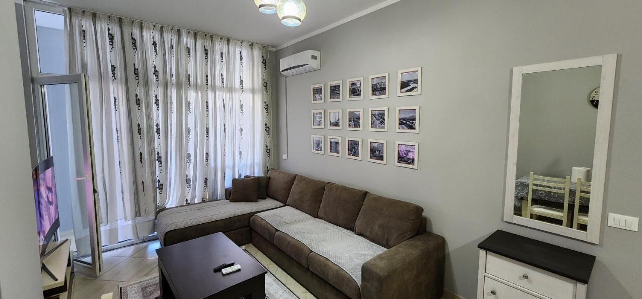 Apartment Pleasing Place With Free Parking On Site In Komuna E Parisit Tirana