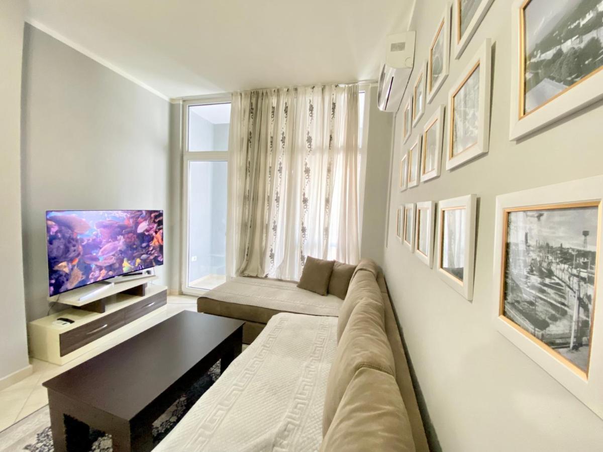 Pleasing Place With Free Parking On Site In Komuna E Parisit Apartment Tirana