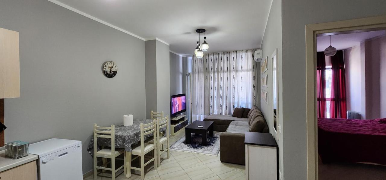 Pleasing Place With Free Parking On Site In Komuna E Parisit Appartement