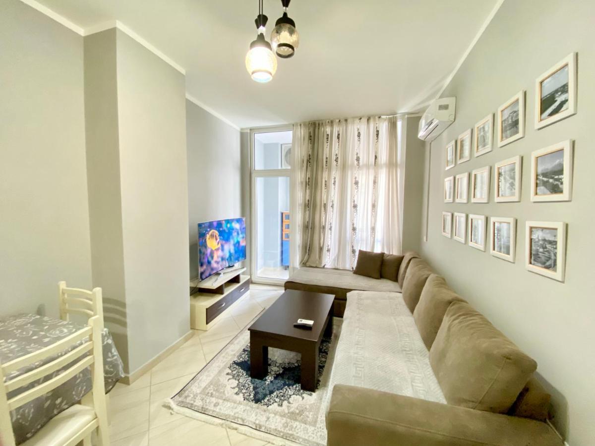 Appartement Pleasing Place With Free Parking On Site In Komuna E Parisit Tirana