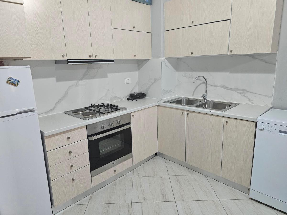 Pleasing Place With Free Parking On Site In Komuna E Parisit Appartement *