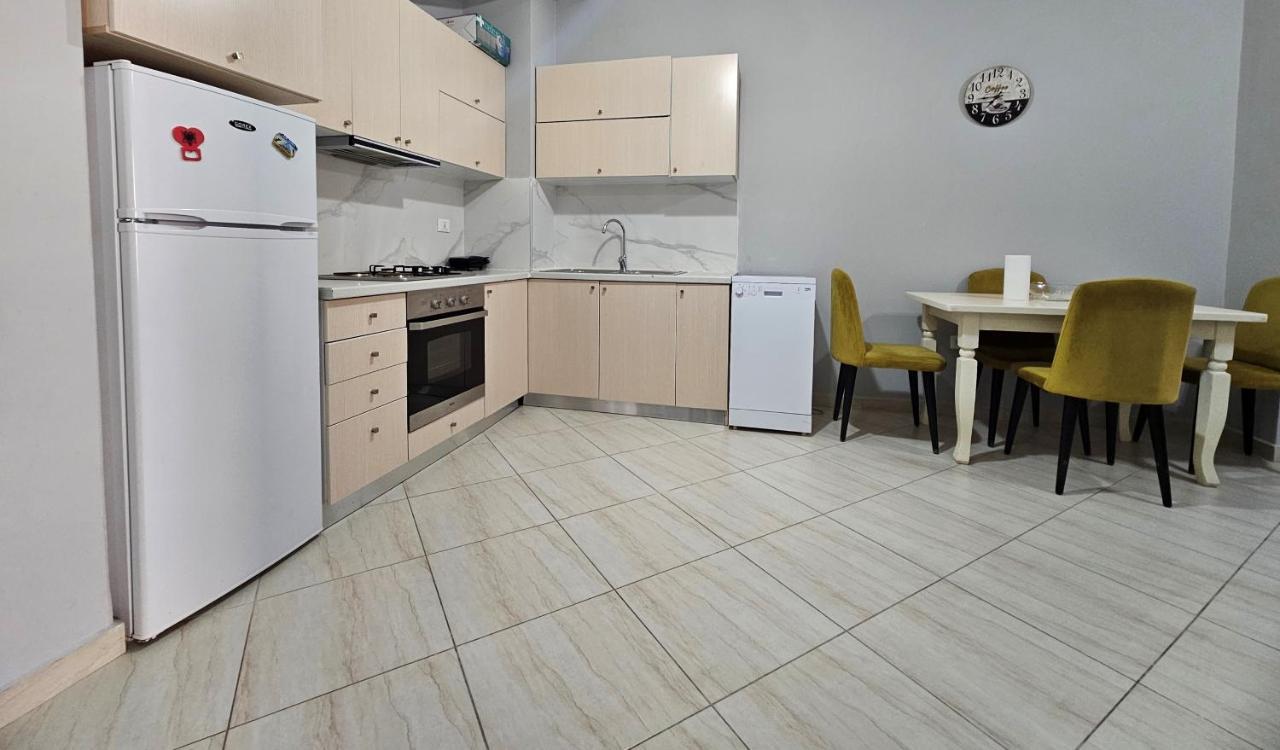 Appartement Pleasing Place With Free Parking On Site In Komuna E Parisit Tirana